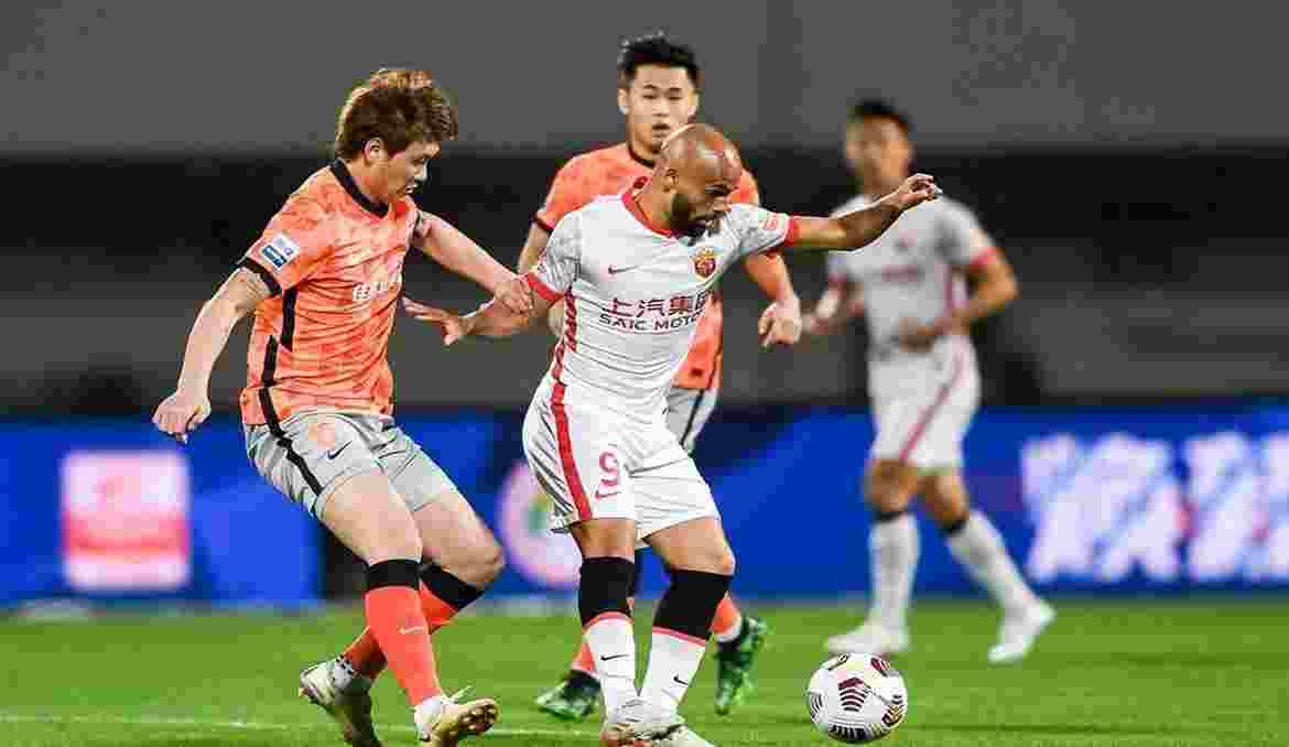 半场-奥斯卡任意球直接破门 上海海港2-0深圳队