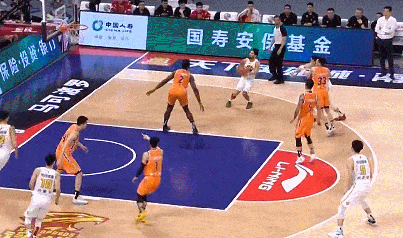 王哲林25+14富兰克林19分 上海2-0深圳进半决赛相关图三