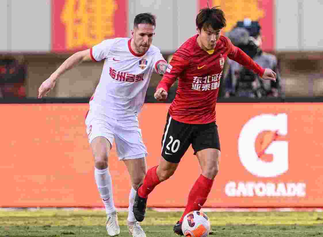 茹子楠轰世界波董洪麟染红 梅州客家1-0胜亚泰相关图三