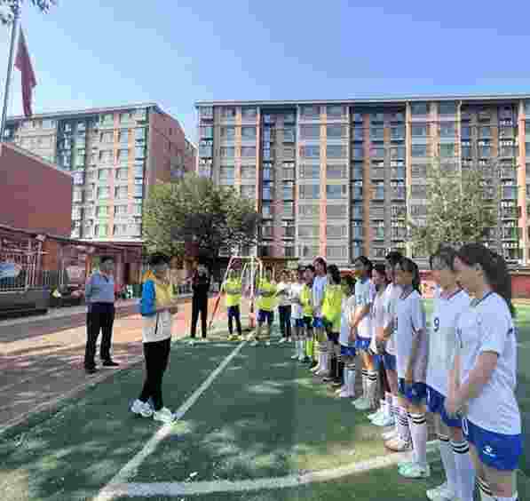 神秘之师背后的女足功勋与“孩子王”相关图三