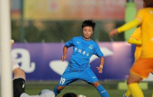 因国家队结束留洋，女足新星归国冲双冠王，期待加盟皇马女足相关图三