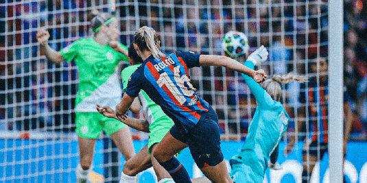 奇迹！巴萨女足0-2落后3-2逆转，欧冠捧杯，复制中国女足神迹