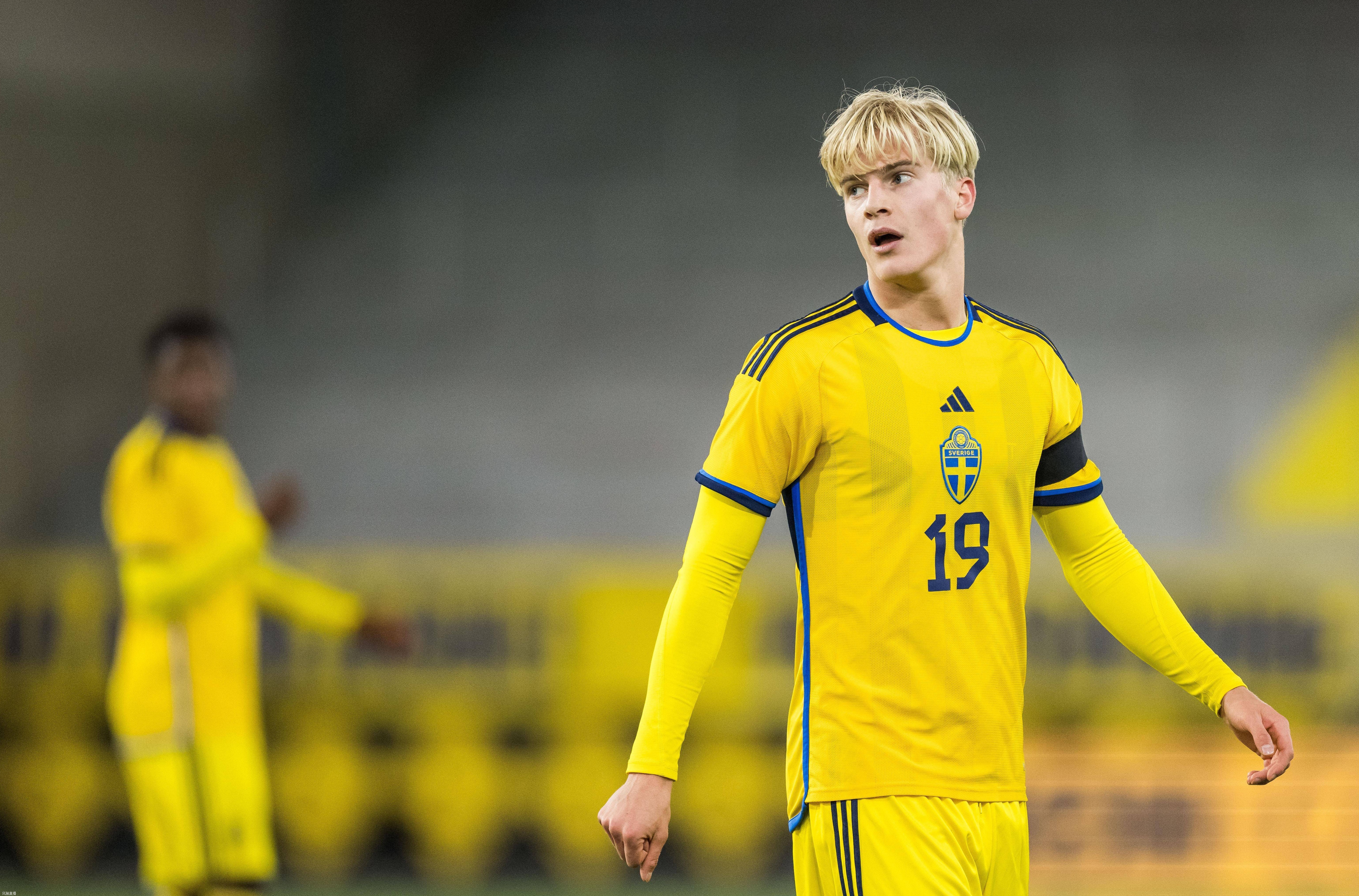 记者：巴萨为17岁瑞典中场伯格瓦尔开出400万欧+奖金二转的报价