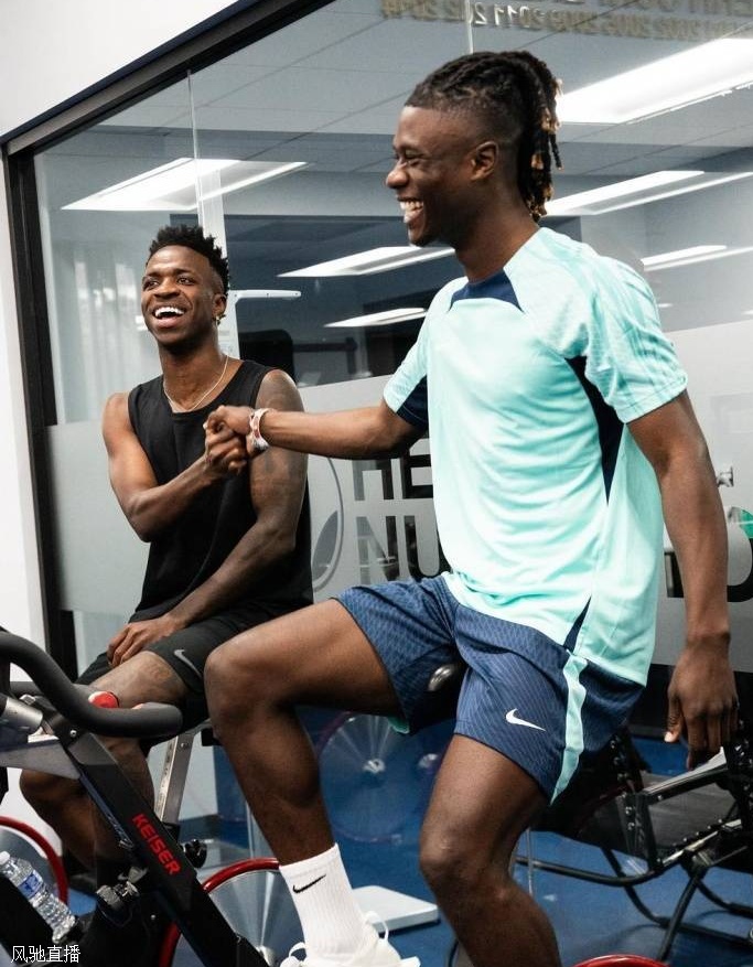 维尼修斯、卡马文加的圣诞假期：打卡NBA赛场&潮男洛杉矶扫街相关图十三