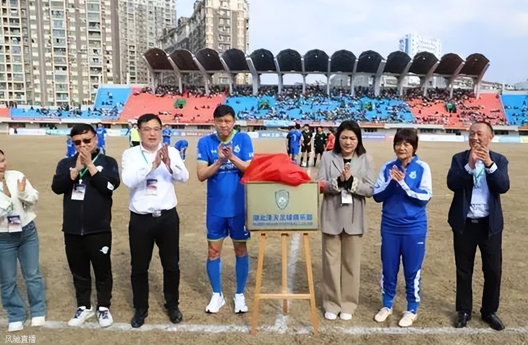 正式上任，水庆霞亮相湖北新岗位，联手巴萨名宿，孙雯终于等到了相关图二