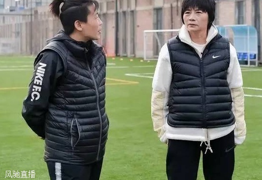 正式上任，水庆霞亮相湖北新岗位，联手巴萨名宿，孙雯终于等到了相关图三