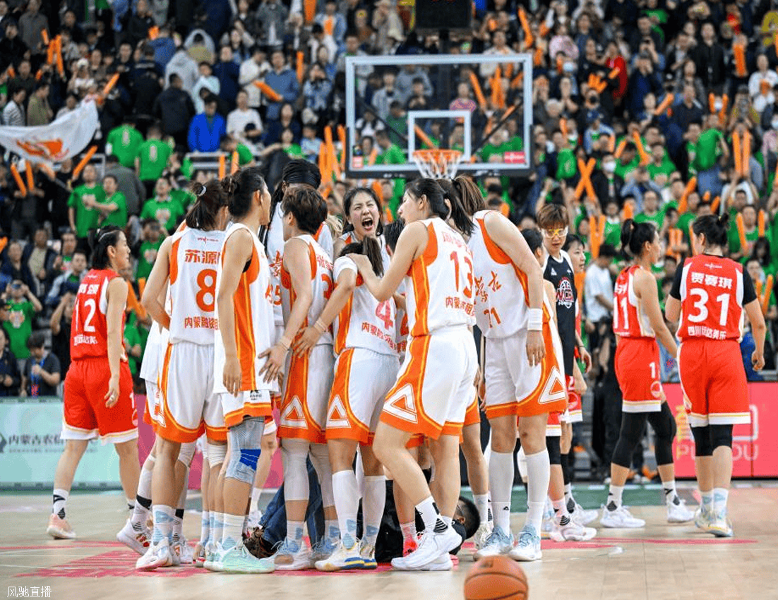 组图：WCBA总决赛G2内蒙古战胜四川 赛后庆祝胜利