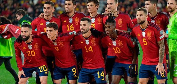 西班牙队友：16岁巴萨天才超越梅西！欧洲杯达到巅峰，开创新时代相关图四