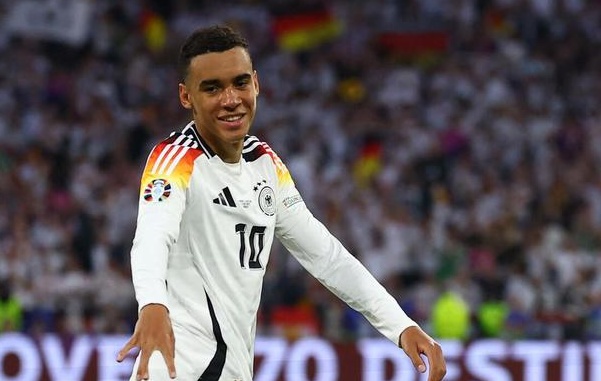 足坛一夜：欧洲杯德国5比1开门红，中超泰山闷平，海港3比0津门虎