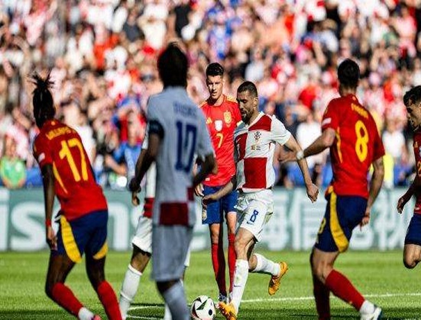 欧洲杯西班牙3比0克罗地亚，卡瓦哈尔创纪录，莫德里奇正式表态相关图三