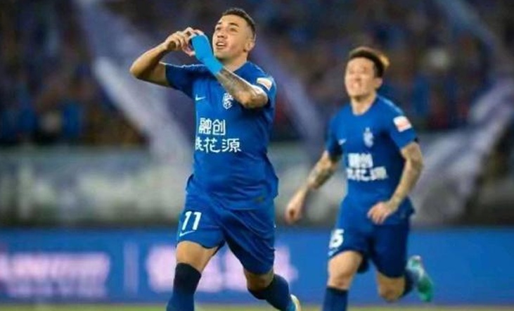 武汉三镇依靠对手乌龙球取胜 艾菲尔丁等年轻球员表现出色相关图七