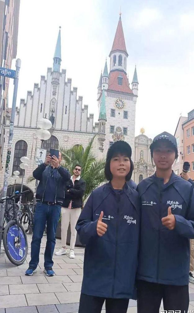 3名女孩现身欧洲杯赛场，尽情感受足球盛宴！相关图七