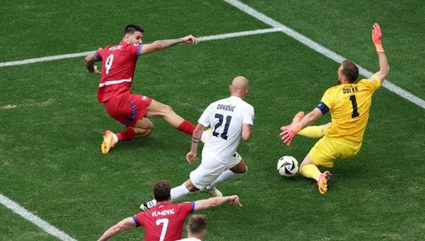 欧洲杯：皇马弃将成英雄，最后三秒助塞尔维亚逼平斯洛文尼亚相关图二