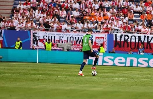 波兰1-3奥地利，欧洲杯第一支出局队伍，莱万或退出国家队相关图四