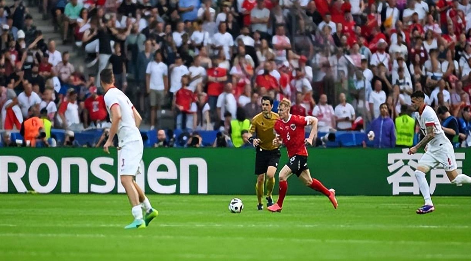 波兰欧洲杯两连败提前出局，莱万被批英雄迟暮，成球队水货相关图二