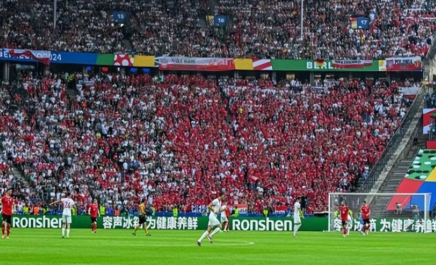 波兰队欧洲杯提前被淘汰，莱万为此首次公开发声，引发球迷热议相关图三
