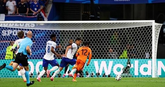 法国0比0战平荷兰队，德尚再次成为球队背锅侠，遭到球迷质疑相关图二