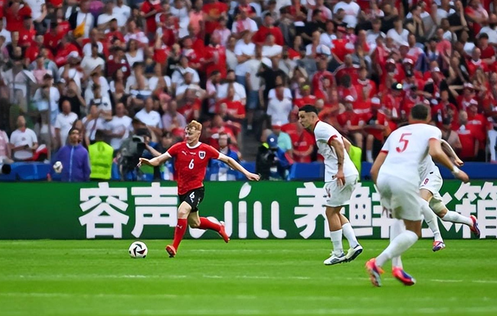 波兰队欧洲杯提前被淘汰，莱万为此首次公开发声，引发球迷热议