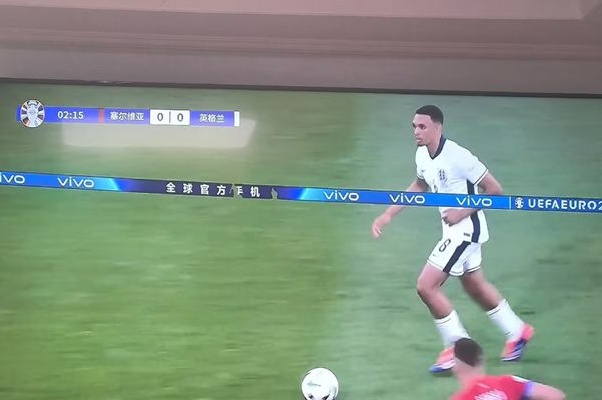 欧洲杯转播画面出bug，网友调侃：中国特供广告相关图八