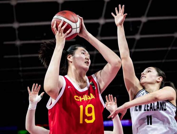 张子宇出战22分钟，得到36分13篮板，中国U18女篮击败新西兰队