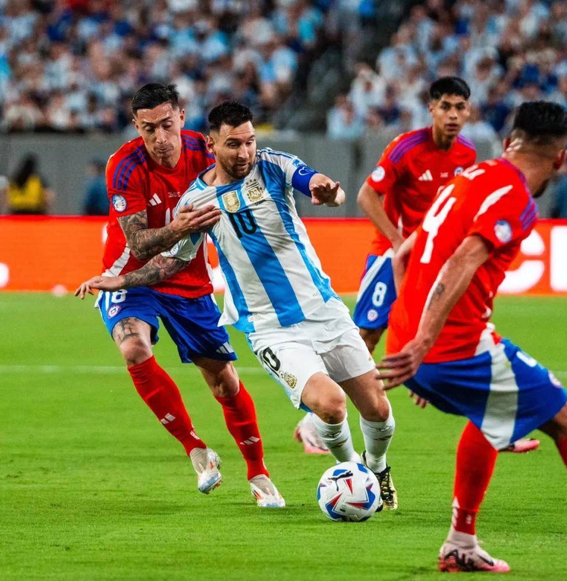 劳塔罗在美洲杯第二轮连续进球，帮助阿根廷1-0击败智利晋级小组赛相关图三