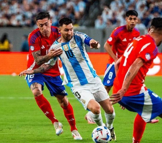 逆转胜利！梅西带领阿根廷晋级，5项数据统治比赛