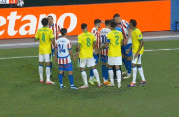 热的！美洲杯交锋：两支球队陷入混乱，巴拉圭球员对维尼修斯扳平比分感到愤怒相关图四