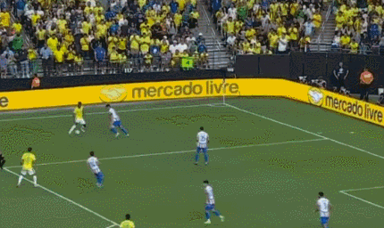 热的！美洲杯交锋：两支球队陷入混乱，巴拉圭球员对维尼修斯扳平比分感到愤怒相关图二
