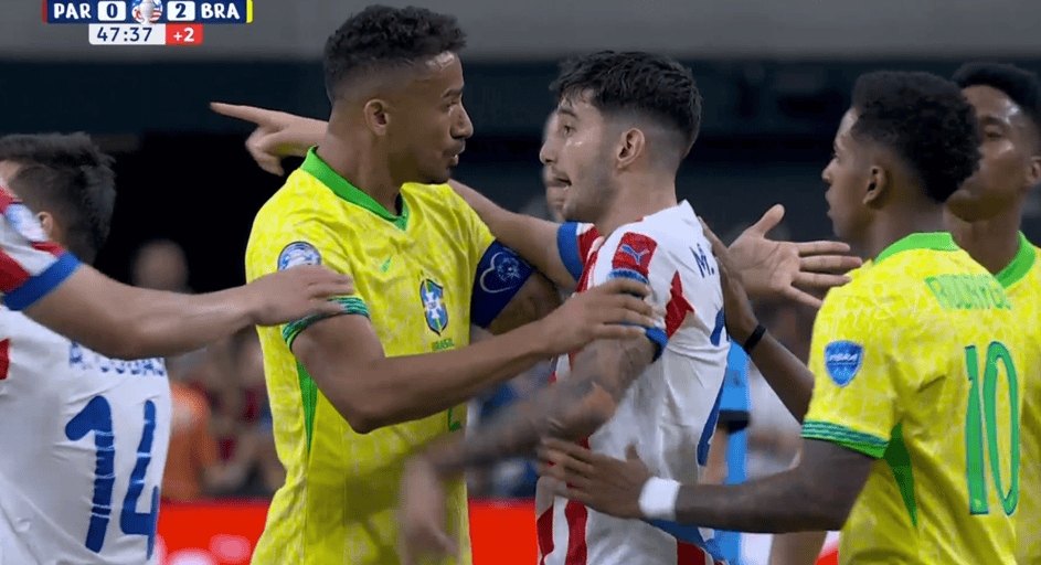 热的！美洲杯交锋：两支球队陷入混乱，巴拉圭球员对维尼修斯扳平比分感到愤怒