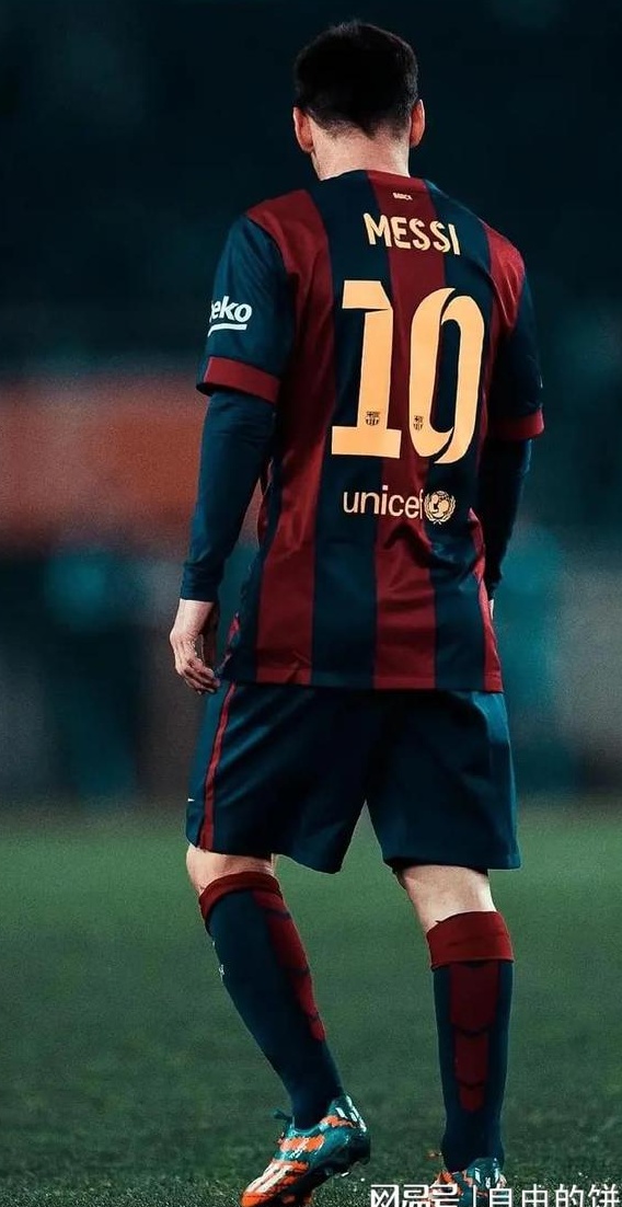 拉明·亚马尔：梦想与梅西平起平坐，渴望穿上巴塞罗那的“10号”球衣相关图二
