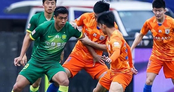 鲁能0-2击败国安，球迷评选出场上三名主力水货球员，王大巴出人意料地领先