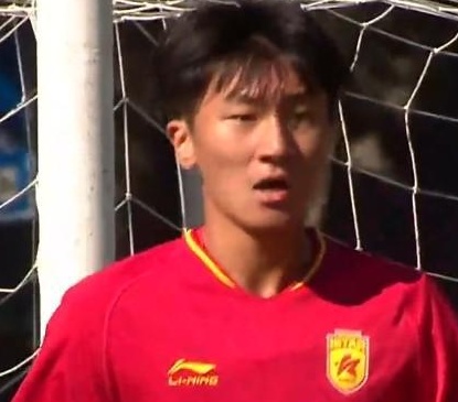 青年明星、19岁前锋黄文珍：过去三年在乙级联赛踢球的经历是一笔宝贵的财富