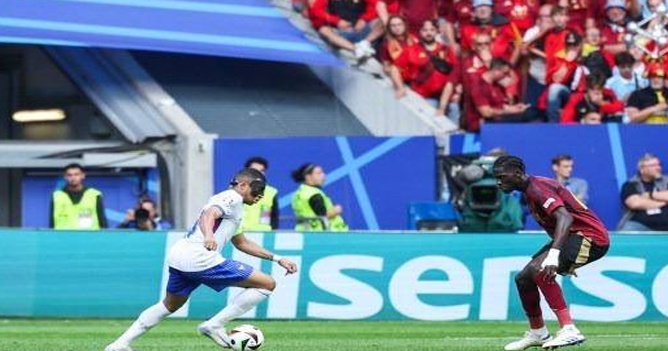 法国队克服危机，在姆巴佩与儿时偶像克里斯蒂亚诺·罗纳尔多的四场比赛中，以3个进球和2个乌龙球的成绩晋级八强相关图二