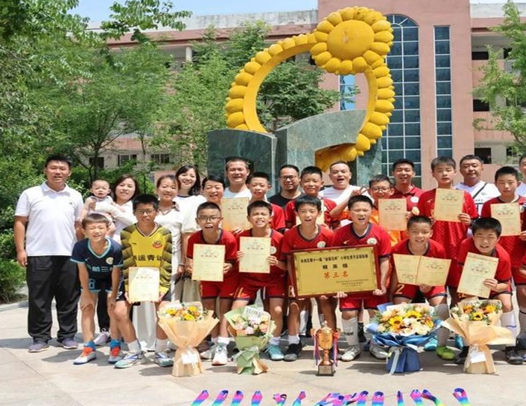 赛航学校三支足球队在咸阳区第十一届“金葵花杯”小学青少年足球联赛（精英组）中获得第三名相关图二