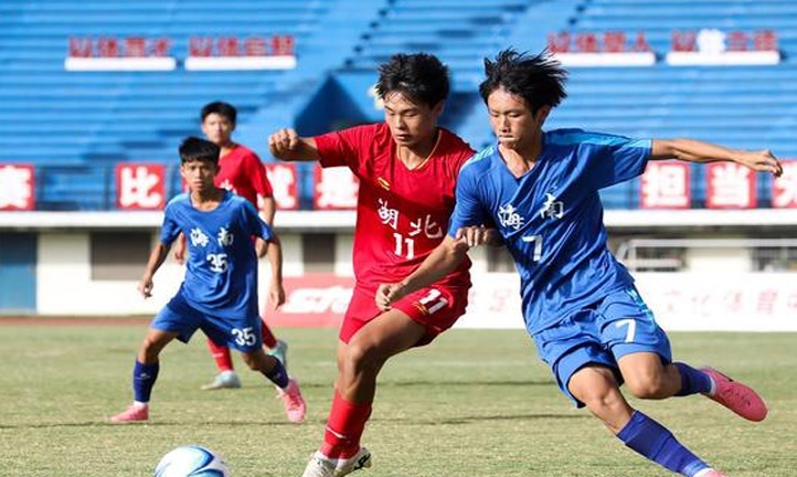 首届全国青少年三球赛中，湖北队连胜三场，提前获得正赛资格