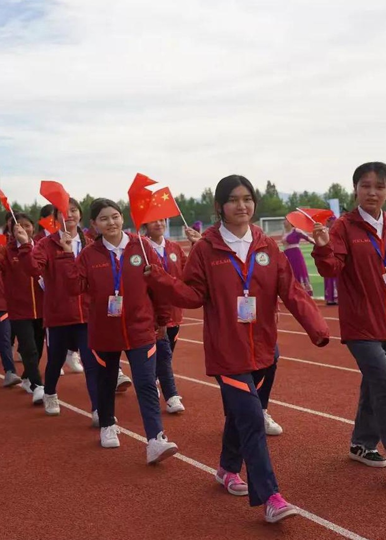 铿锵小玫瑰追梦绿野——《石榴花：追梦的女孩》2024年新疆青少年女足邀请赛的支线故事相关图三