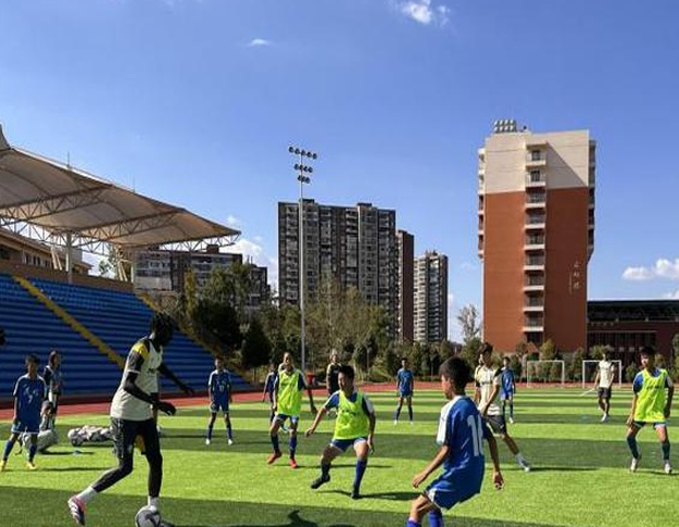 西甲球队在西联学校参加了大师班相关图四