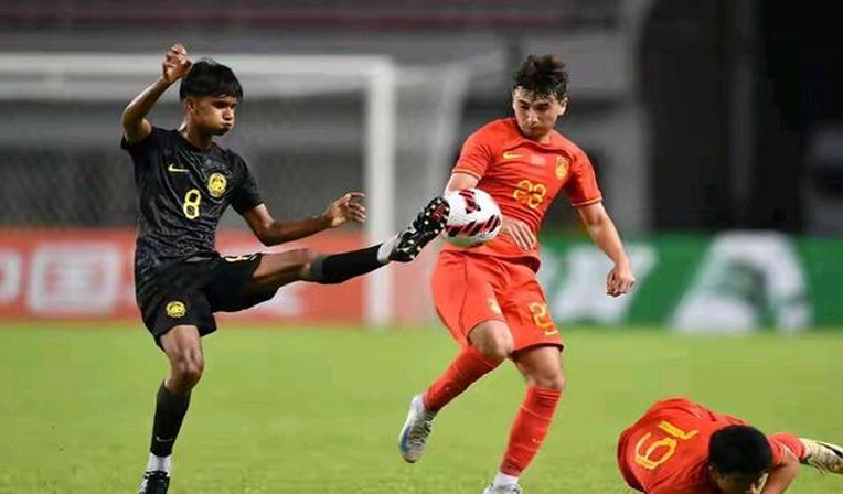 艾弗丁头球破门，U21国足1-0战胜马来西亚队，国家足球队的年轻一代成长迅速相关图三