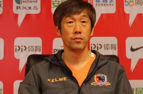 国足遭遇连败后，高洪波的微博竟然火了，球迷们是否期待他的回归，拯救国足的颓势呢？