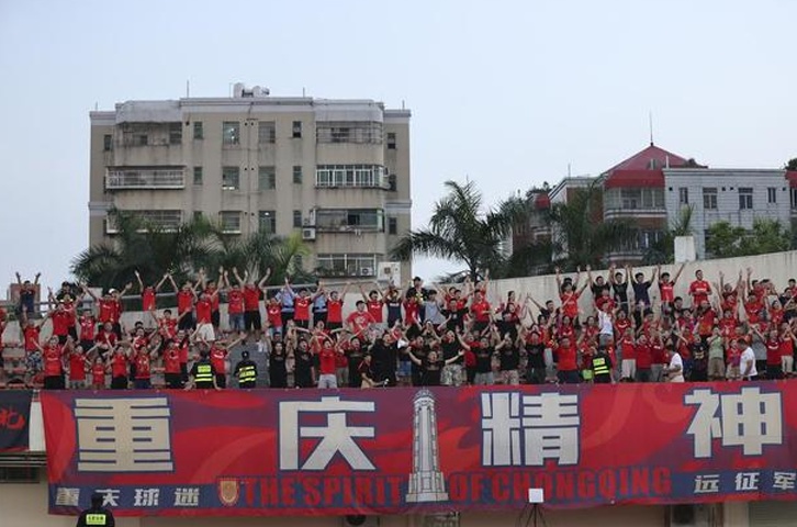 中超形势分析：中超前三名球队全部踩刹车，大连队遭遇平局，云南队将近九场比赛的首场胜利拱手让给重庆队相关图四