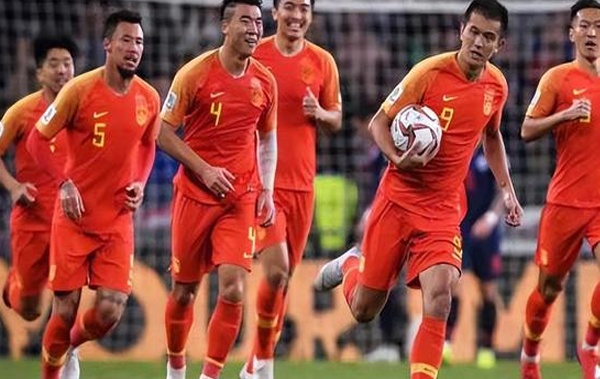 国足踢巴林的比赛没开打，就收到FIFA开出的罚单，或因此提前认输