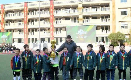 小学足球联赛追梦十年，众多国脚发来视频祝福相关图七