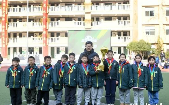 小学足球联赛追梦十年，众多国脚发来视频祝福相关图八