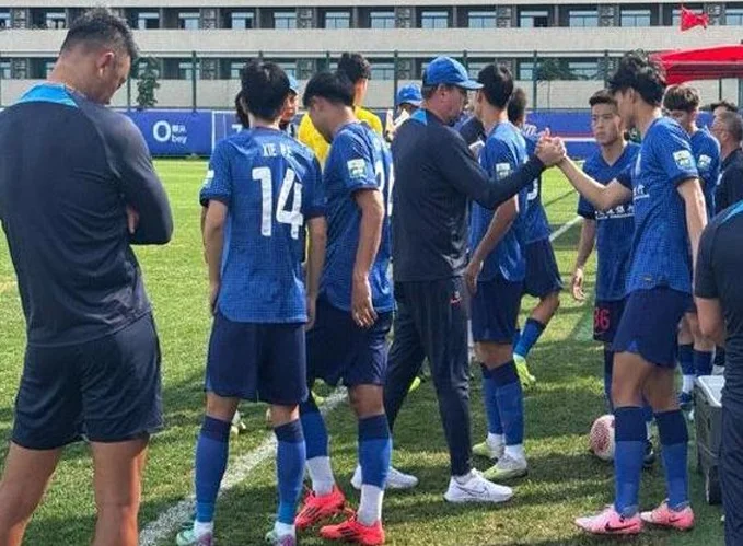 终于赢4-1，中超亚军又倒下，北京队3人爆发4球，25岁国脚飙2球相关图三