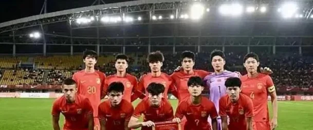 2-1！中国队终于赢了，79分钟绝杀，国产C罗救主，球迷欢呼相关图二