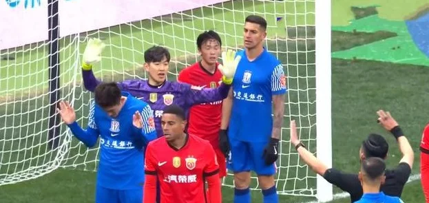 3-2，申花96分钟绝杀卫冕超级杯，于汉超再演神奇 路易斯头球救主