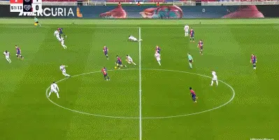 巴萨1-0重返榜首！莱万进球，但佩德里得分最高，这3个镜头太精彩相关图五