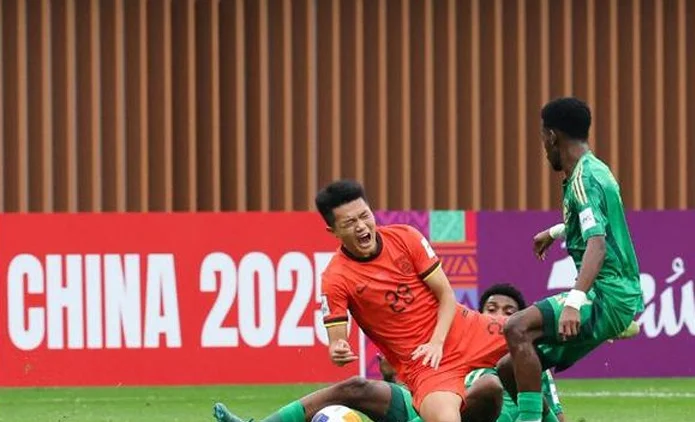 0-1！刘诚宇丢点+失单刀，足坛真理惩罚中国U20，主场被沙特绝杀相关图三