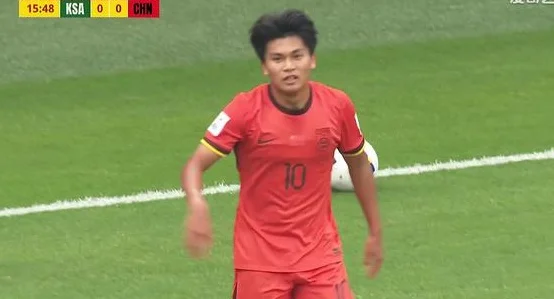 U20亚洲杯：王钰栋失单刀，国青半场0-0沙特U20，赢球将进世青赛相关图二