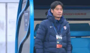 49岁李霄鹏面无表情！上任不到2个月已被喊下课 开局2主场仅拿1分相关图二